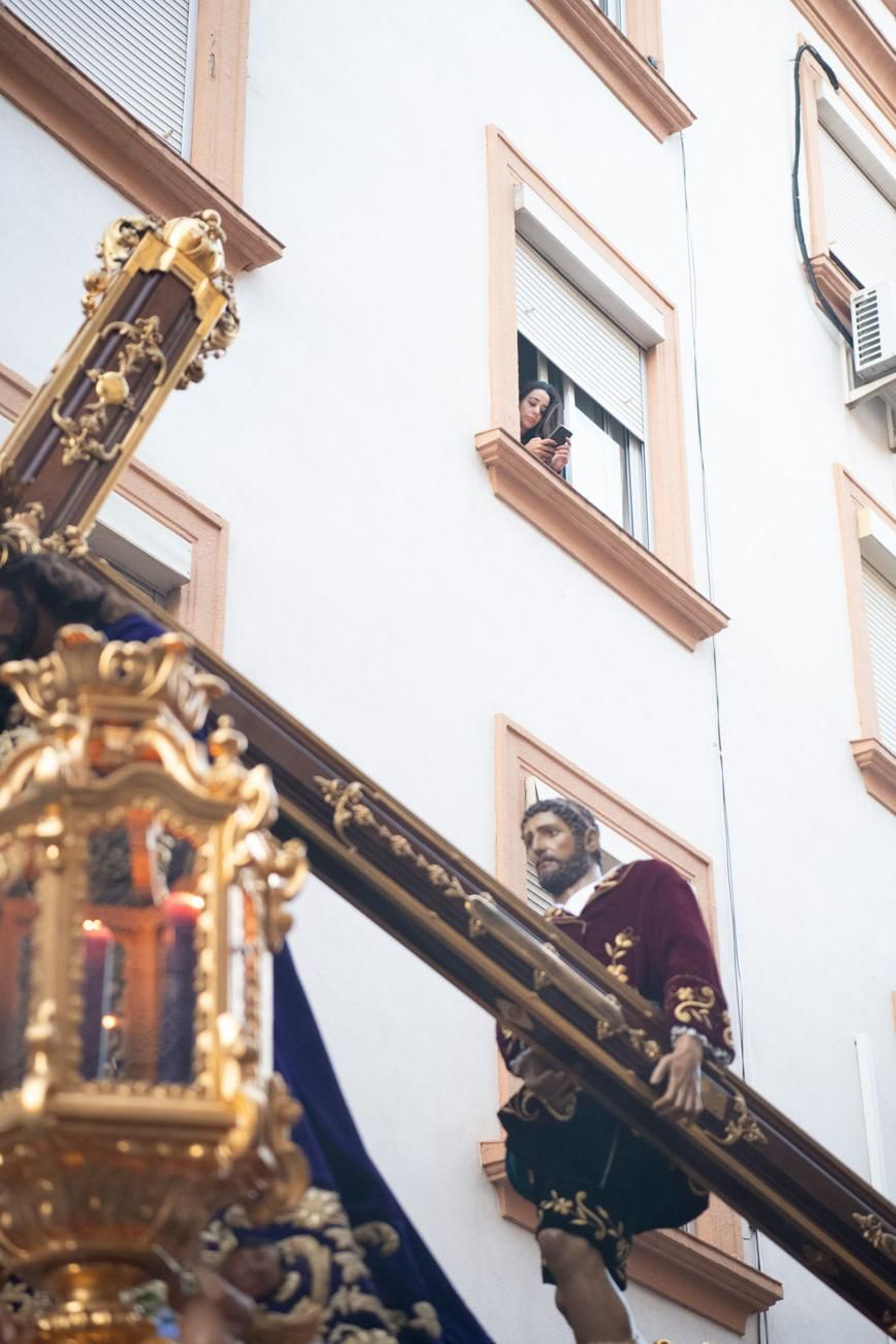 Una marea de devoción inunda Jaén al paso de la Magna, en imágenes