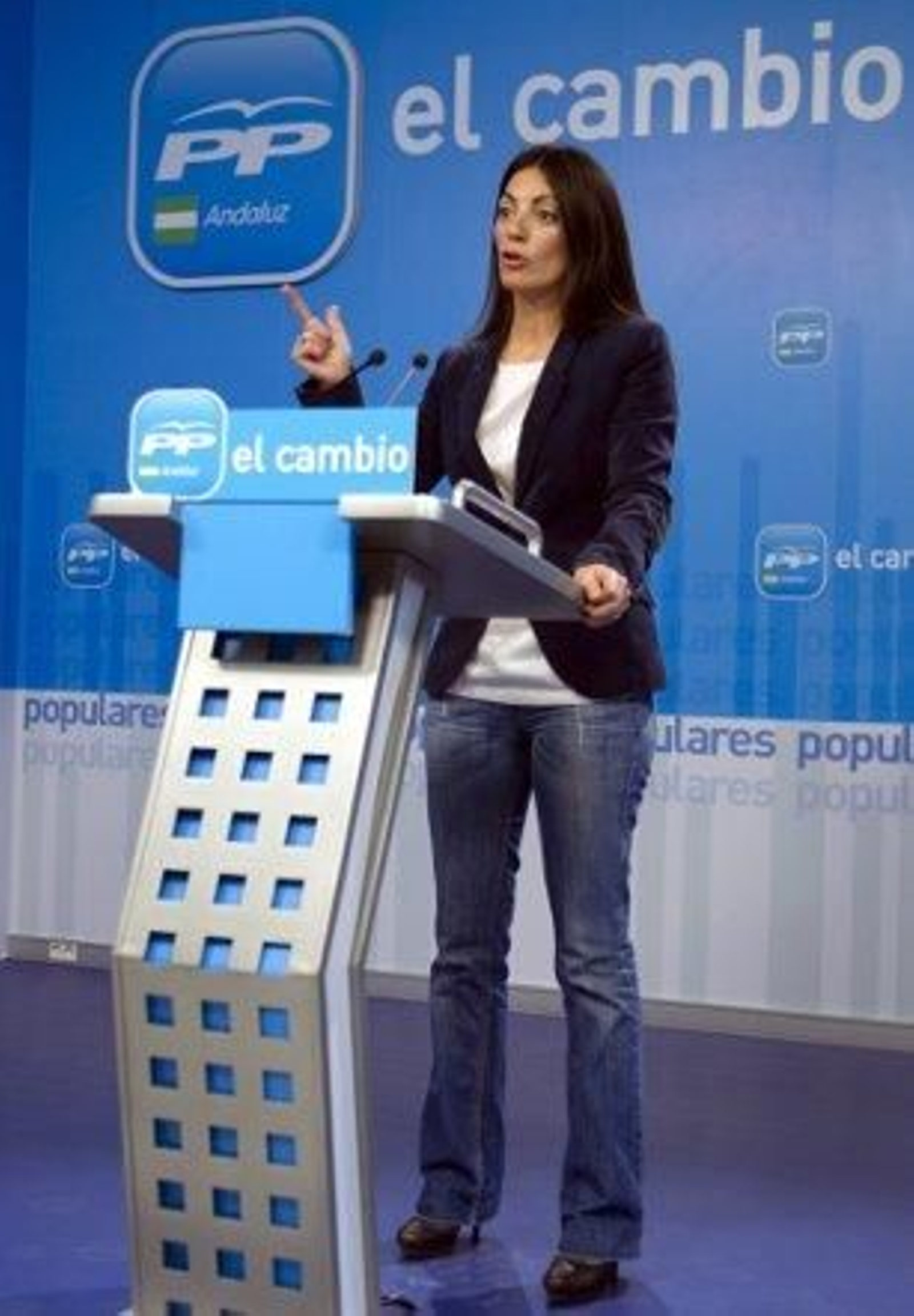 El PP afirma que al PSOE y a Griñán "les viene grande" el gobierno de la Junta