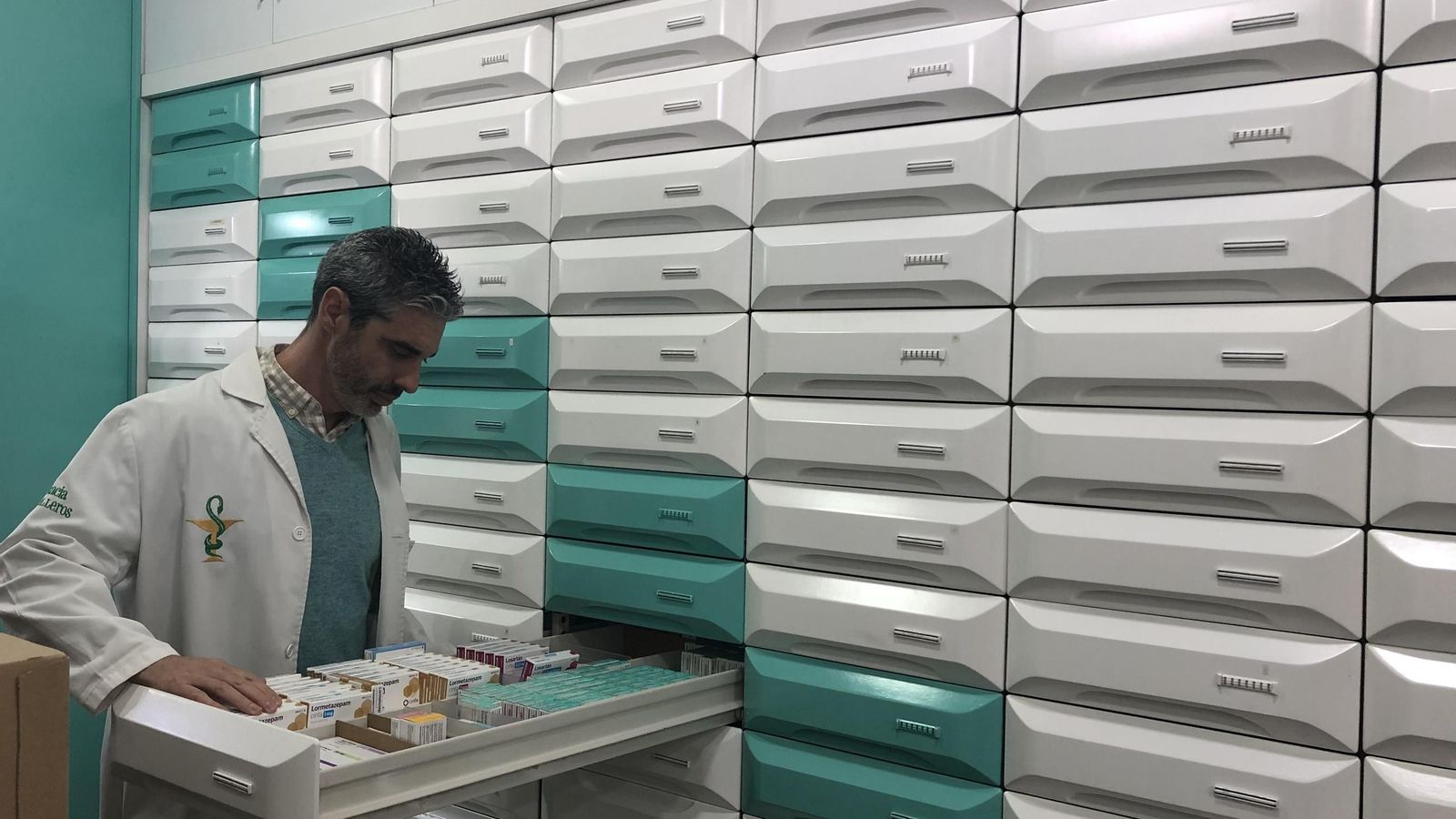 Federico Holgado en su farmacia