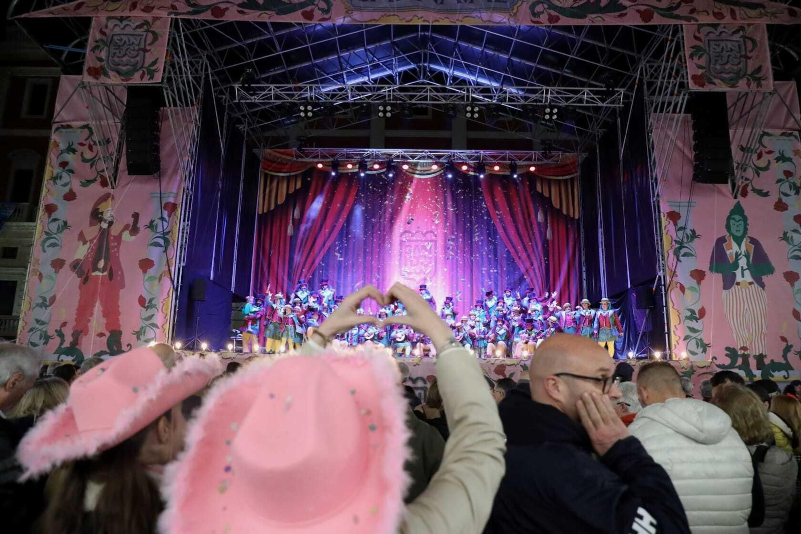 La noche de coros (y otras agrupaciones) en el Carnaval de San Fernando, en imágenes.