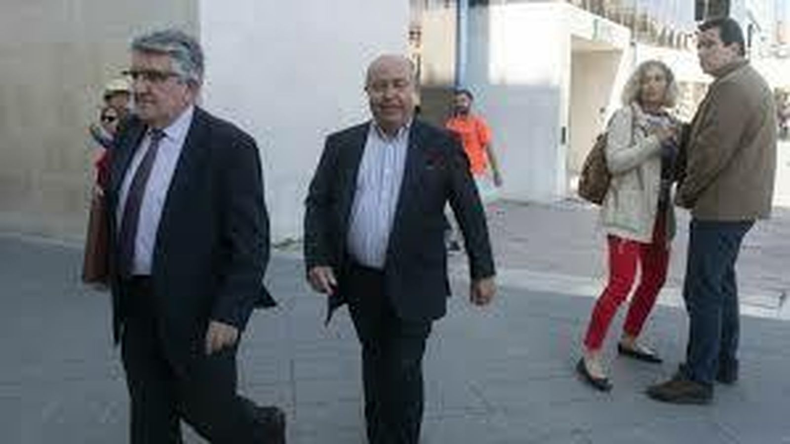 Torres Hurtado sale del juzgado con su abogado, Pablo Luna