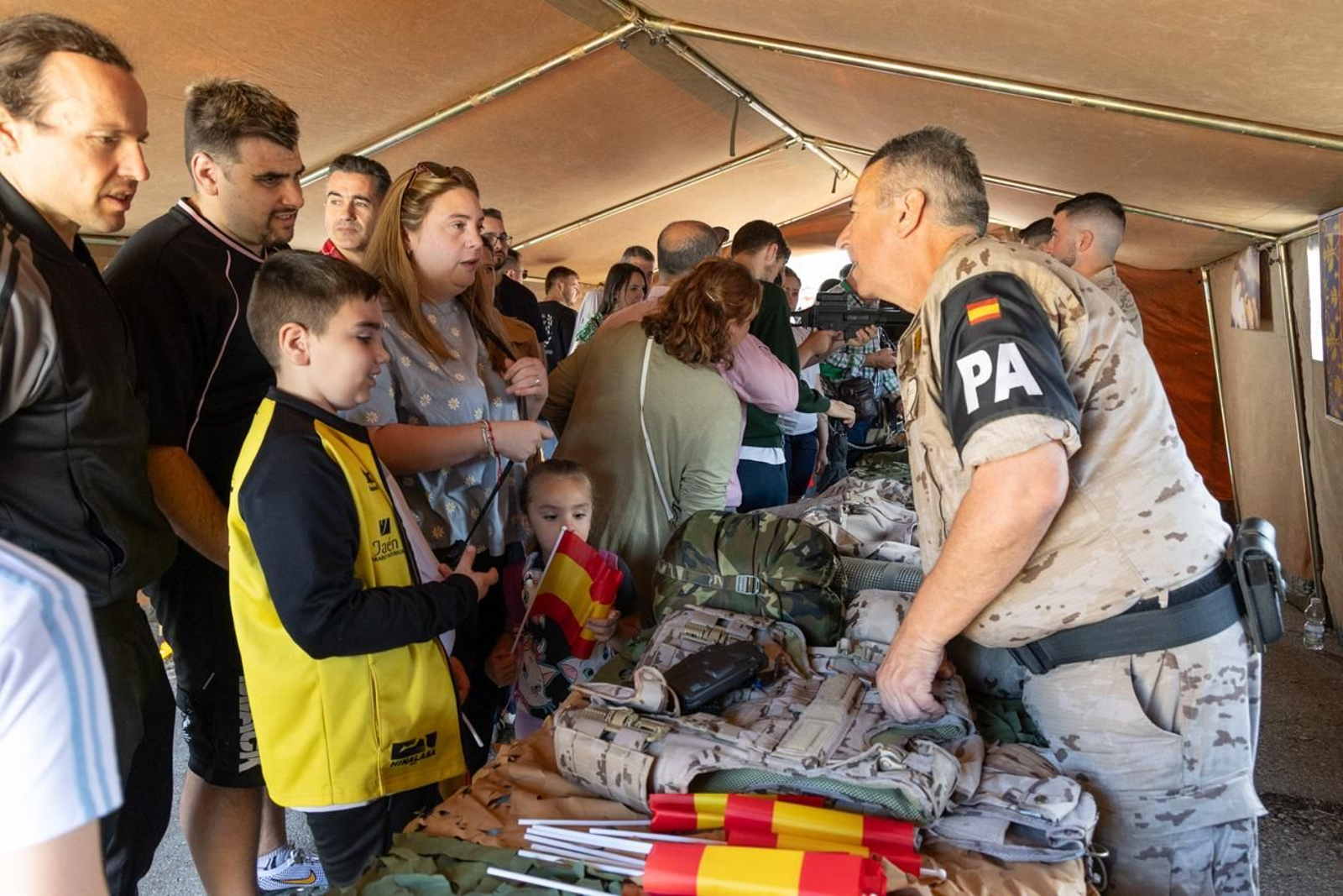 Exhibición de la Patrulla Aspa del Ejército del Aire y del Espacio con motivo del 1.200 aniversario de la capitalidad de Jaén