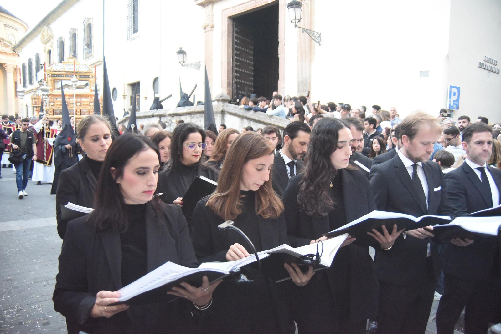 La procesión del Santo Sepulcro en este Viernes Santo de Córdoba, en imágenes