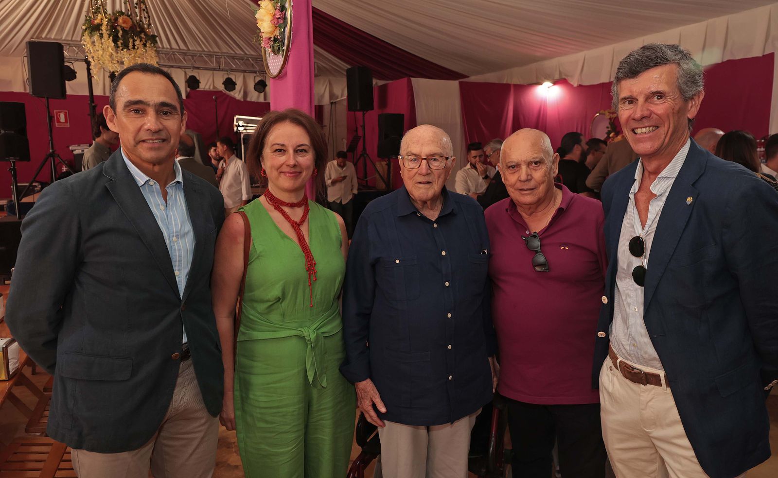 Imágenes de la copa de autoridades y medios de comunicación en la caseta municipal de la Feria Real de Algeciras 2024