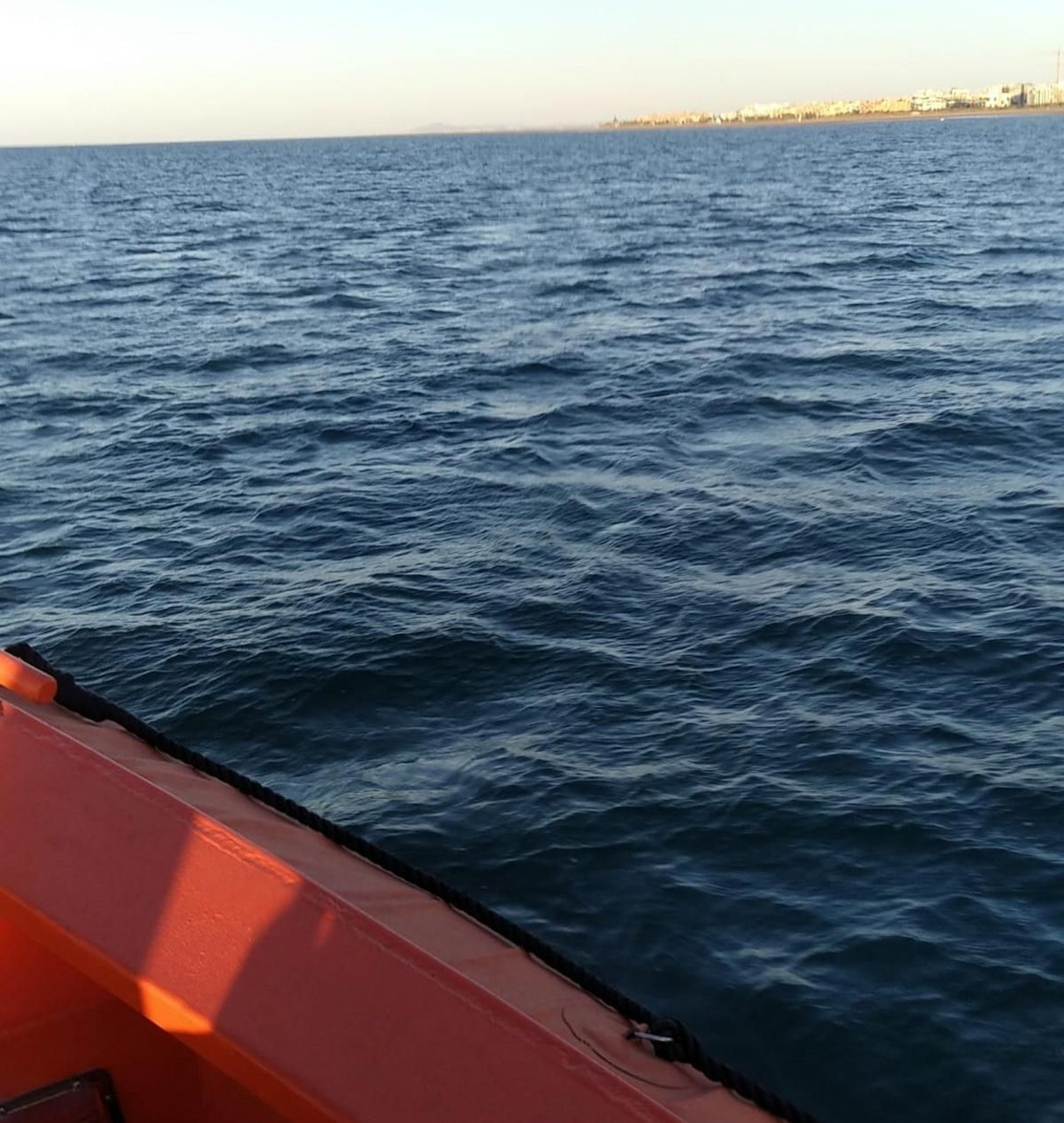 Un momento del rastreo llevado a cabo por la LS-Helena, con base en Isla Cristina