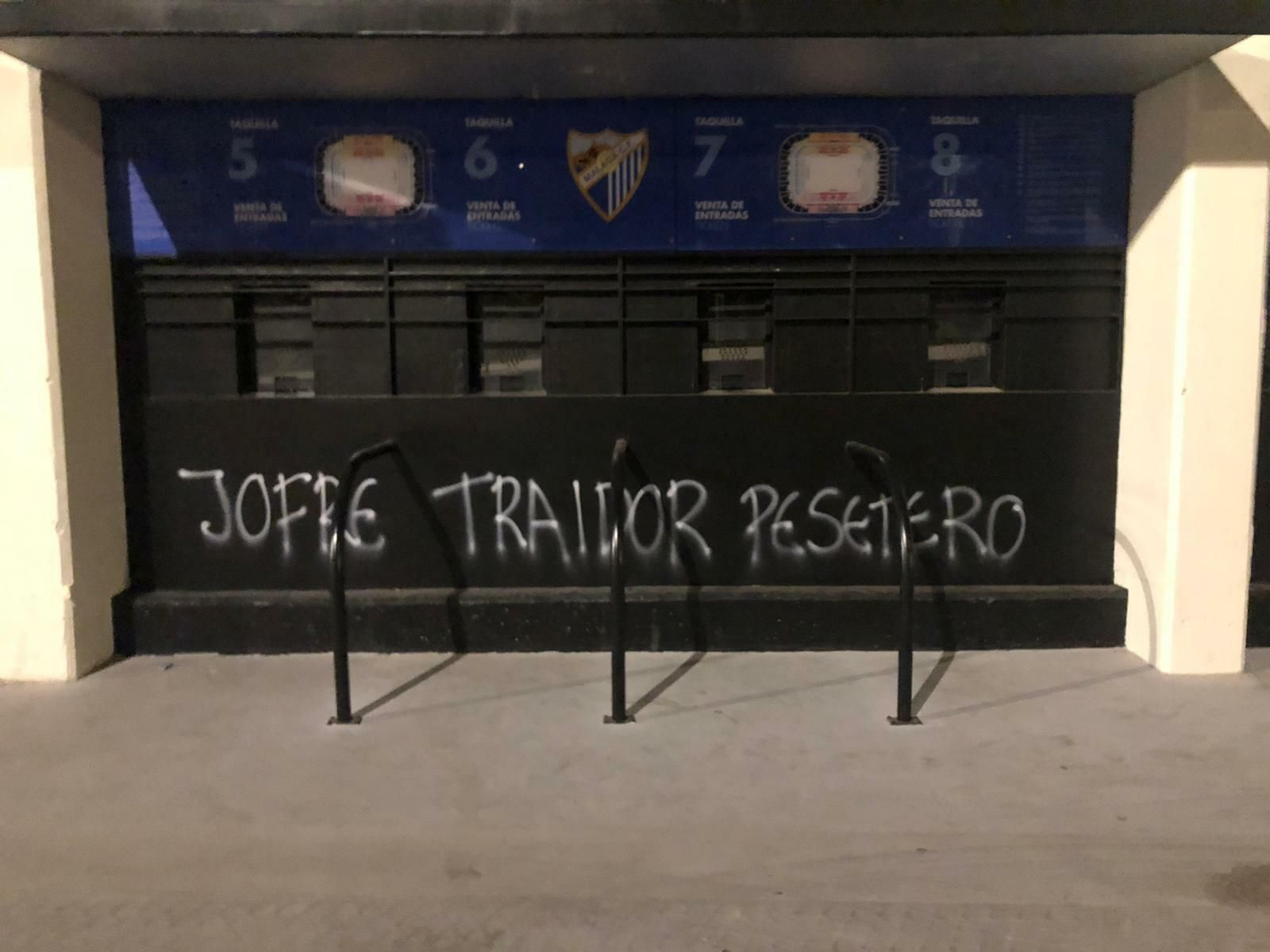 Más pintadas en La Rosaleda contra los Al-Thani, Caminero y Jofre