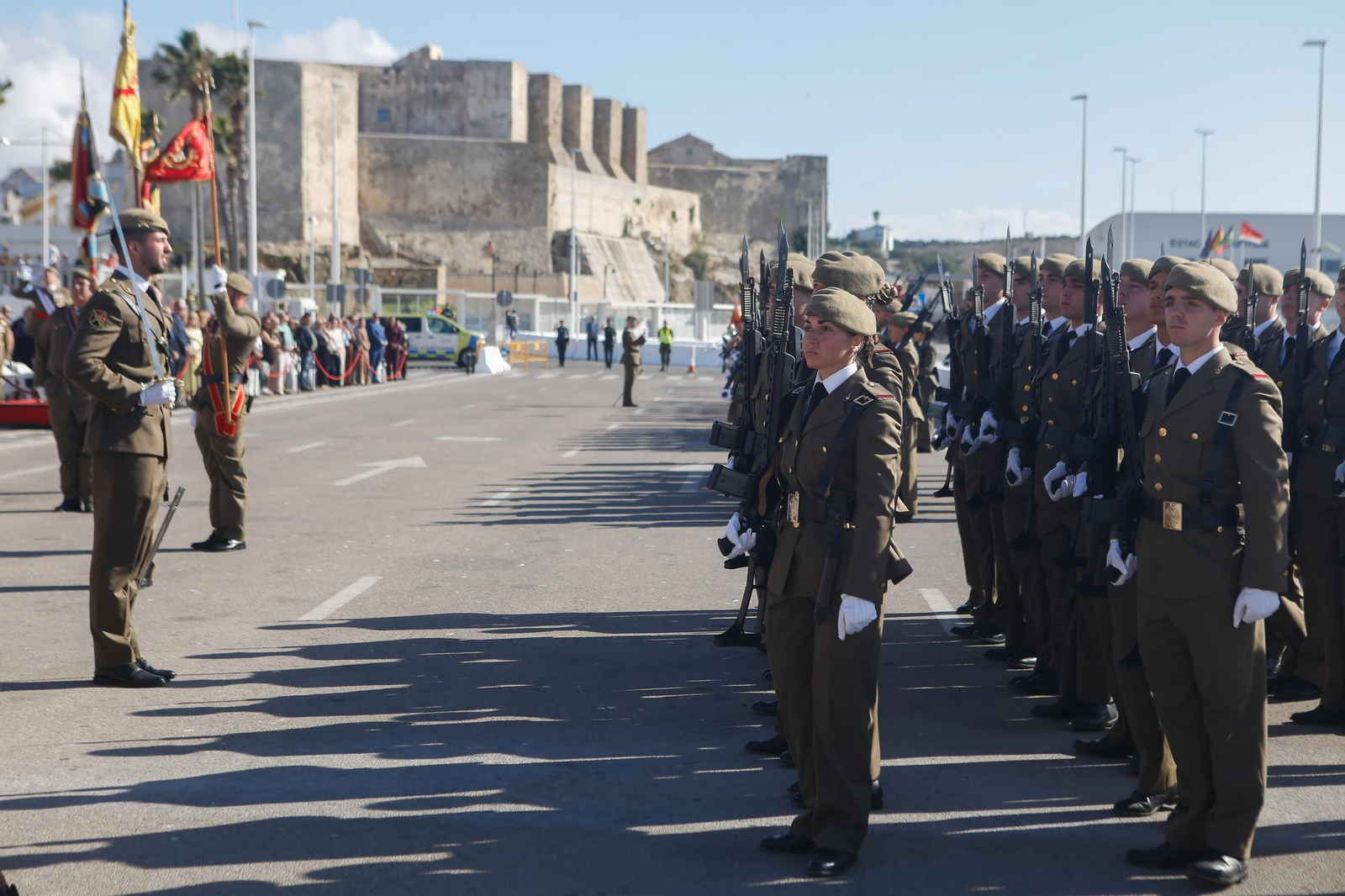 Las fotos de la jura de bandera civil en Tarifa