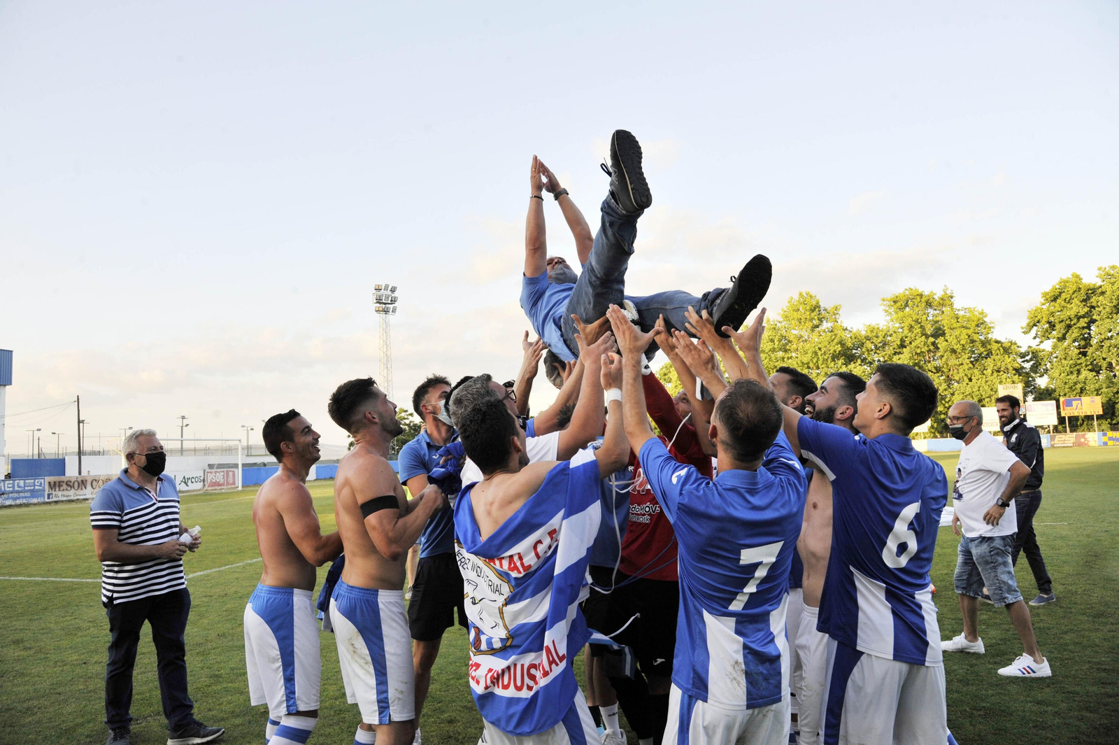 Imágenes del ascenso del Jerez Industrial a División de Honor en Arcos