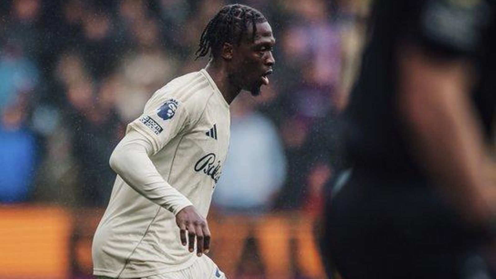 El extremo Bakwa, uno de los jugadores de más calidad del Forest, en acción.