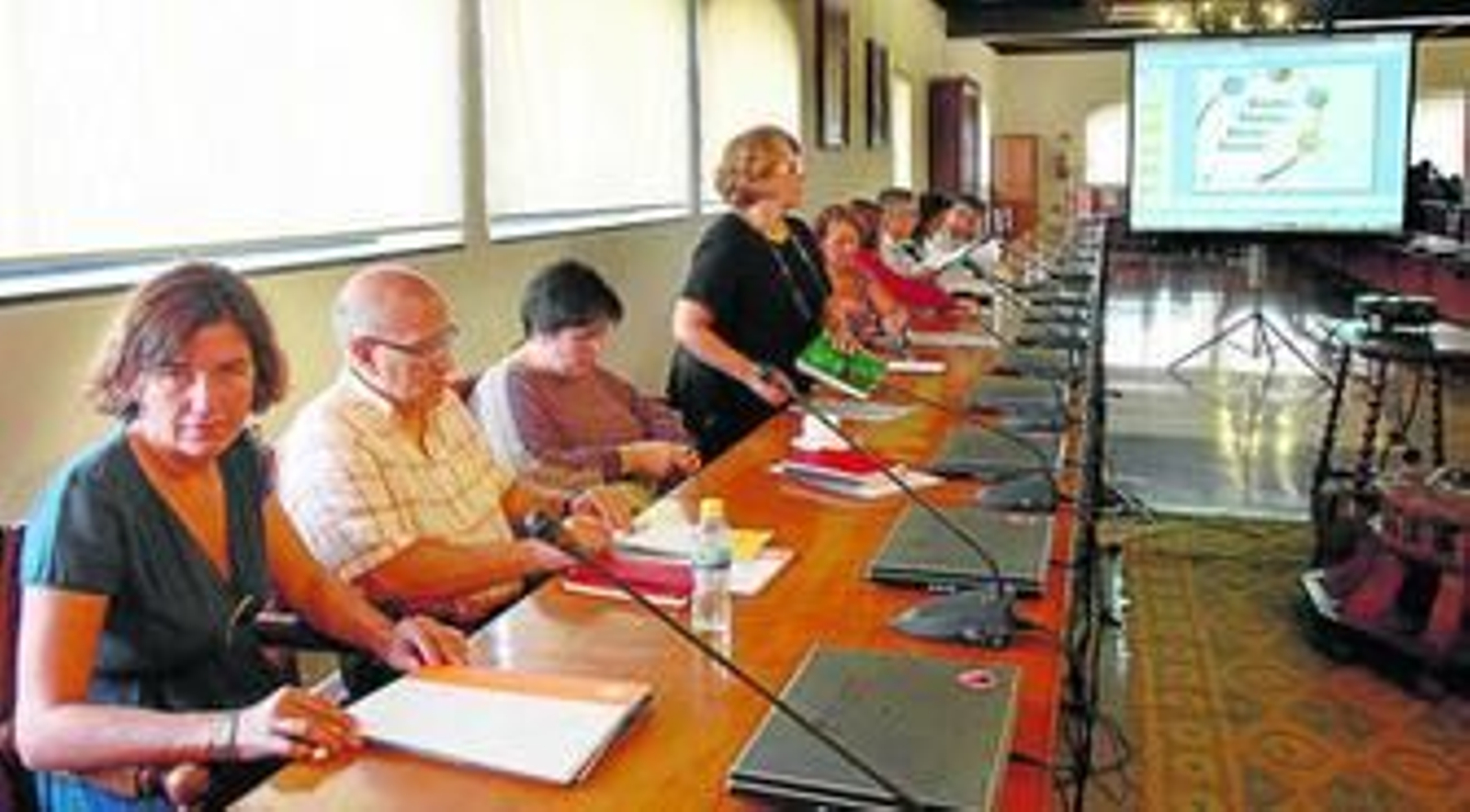 Representantes de veinte universidades españolas se dieron cita, ayer, en la Sala de Convalecientes del Hospital Real.