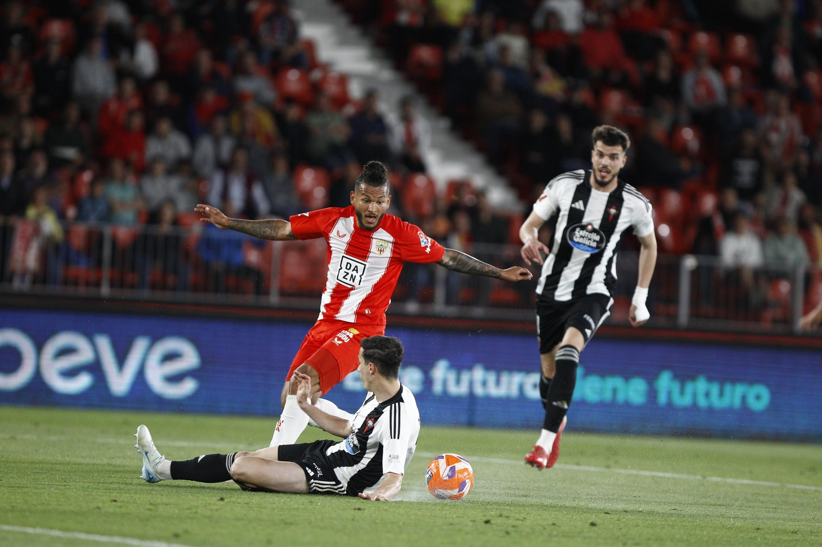 U.D. Almería-Racing Club Ferrol, en imágenes