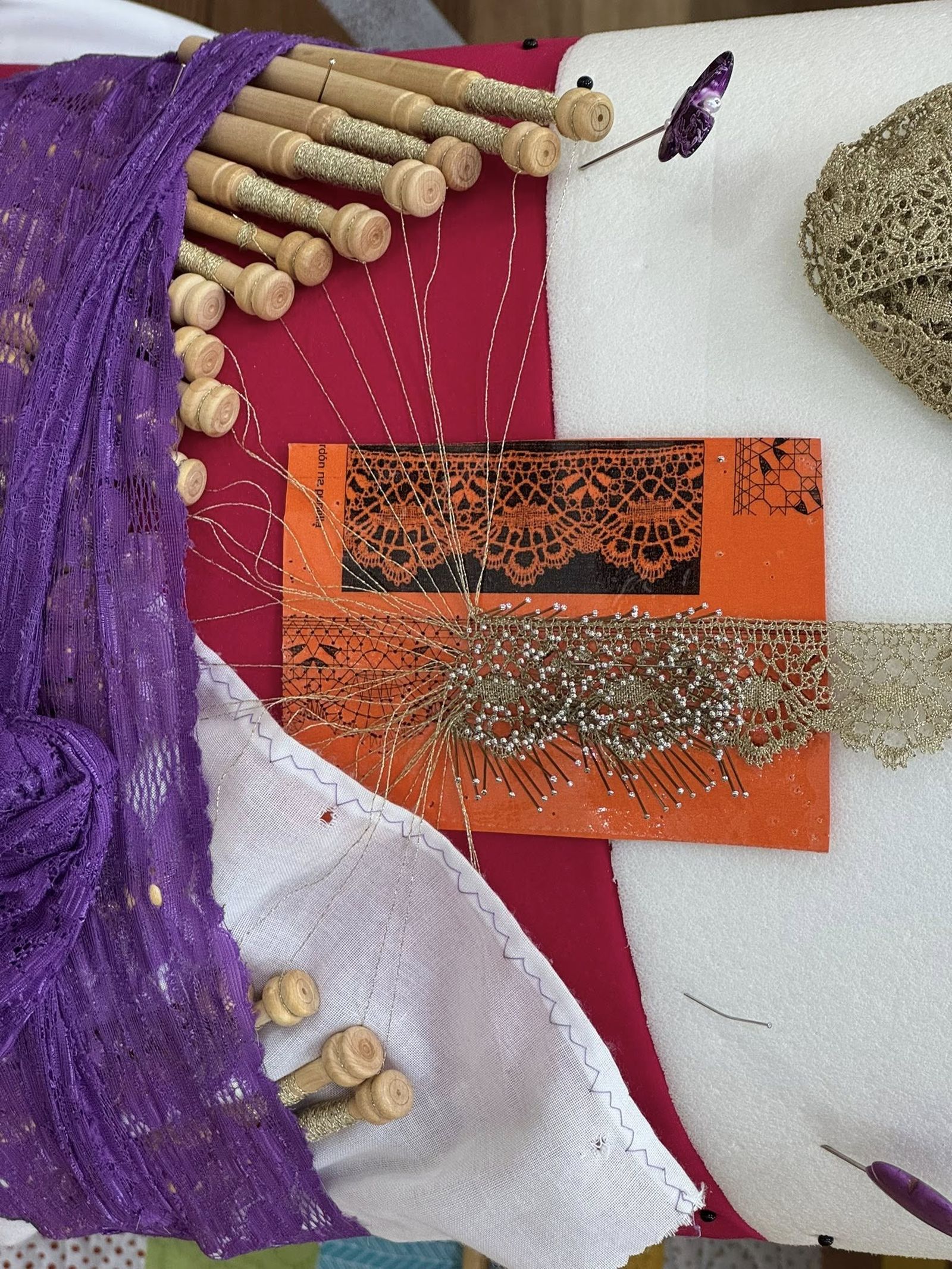 Encajeras de toda la provincia vuelven a convertir a Vícar en la capital de la artesanía y la tradición