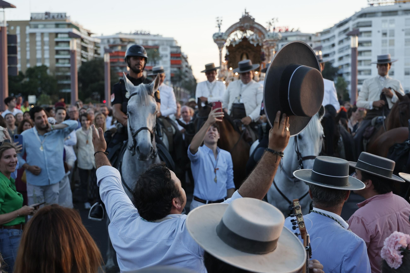 Las fotos del regreso de la Hermandad del Rocío de Sevilla