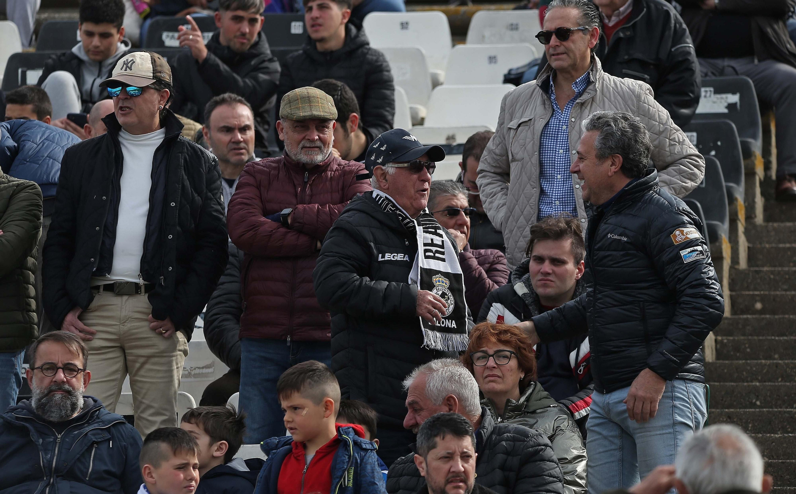 Fotos de la afición durante el Balona - Deportivo de La Coruña en el estadio municipal de La Línea