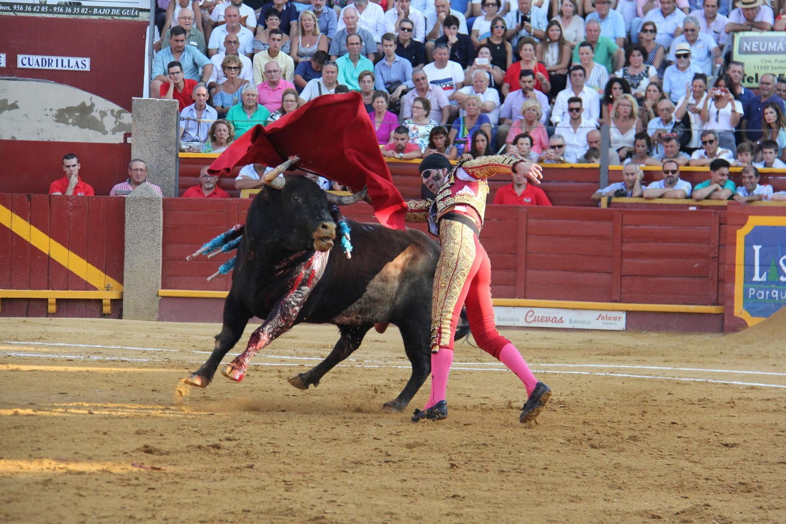 Juan José Padilla abrochando una serie en su primero con el pase de pecho.