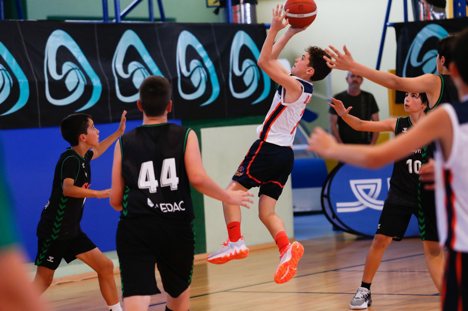 Las fotos de la penúltima jornada del Cadeba mini-masculino de La Línea