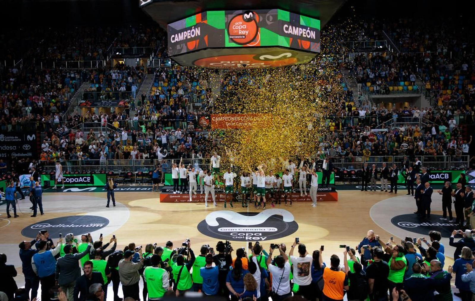 El Unicaja, campeón de Copa: Todas las imágenes del partido, la fiesta y la llegada a Málaga