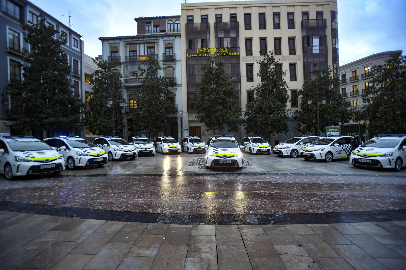 Fotos: los nuevos coches de la Policía Local de Granada, con desfibrilador
