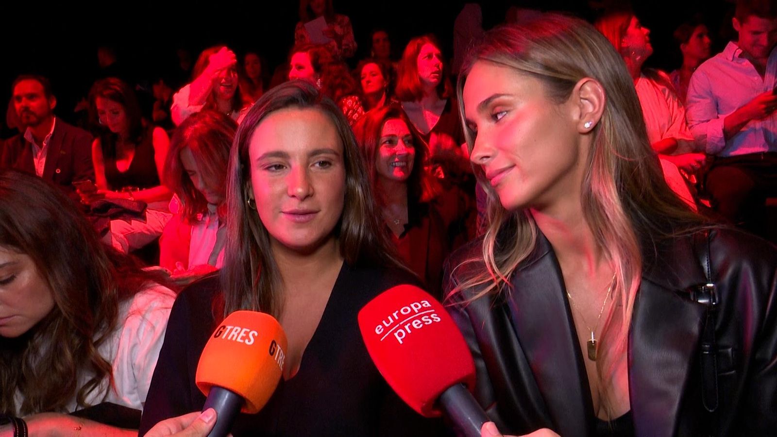 Marta Pombo y María Pombo atienden a los medios de comunicación