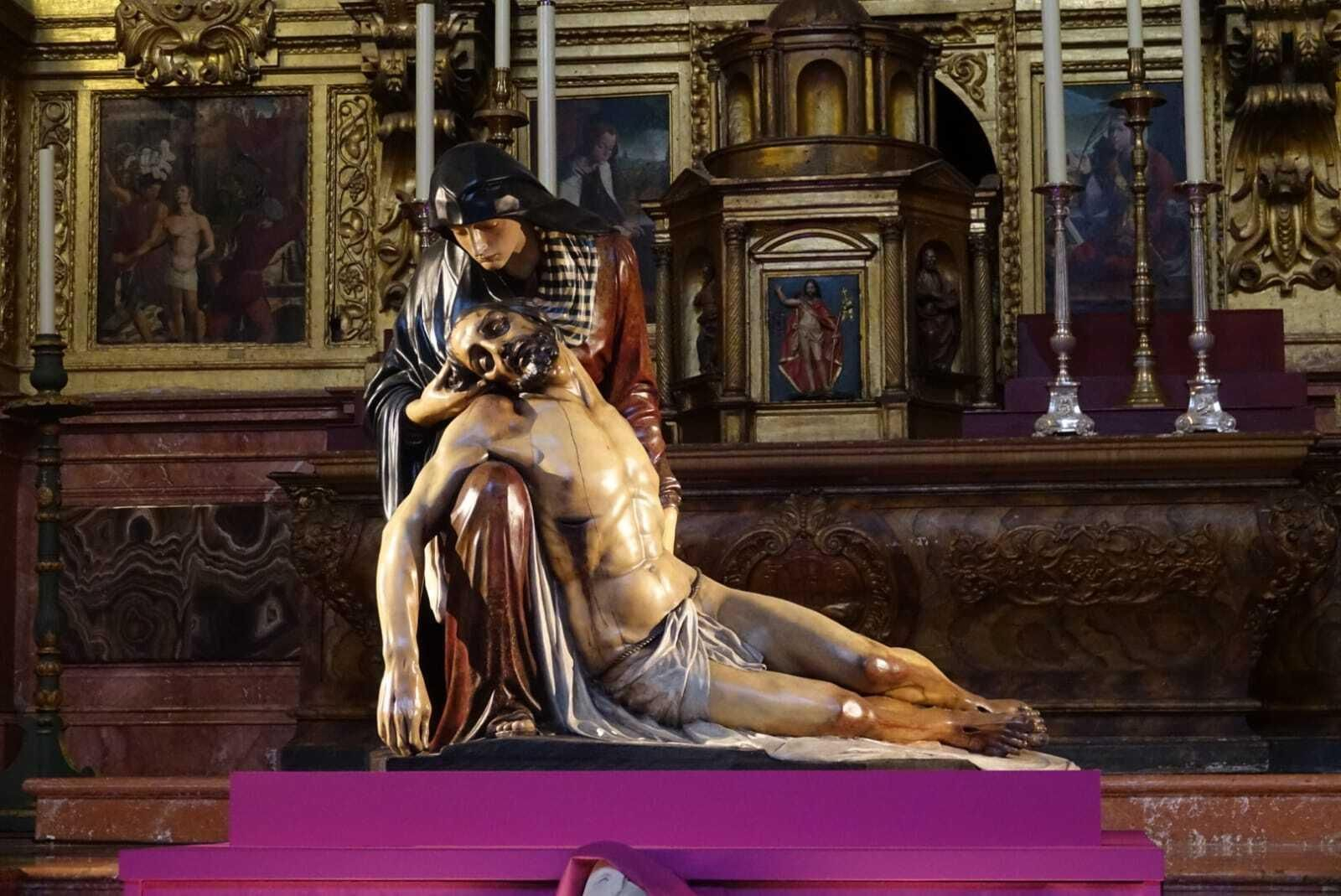 La veneración 'El verbo encarnado' en la Catedral de Málaga, en fotos