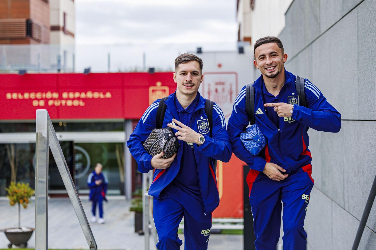 Bryan Zaragoza y Yéremi Pino.