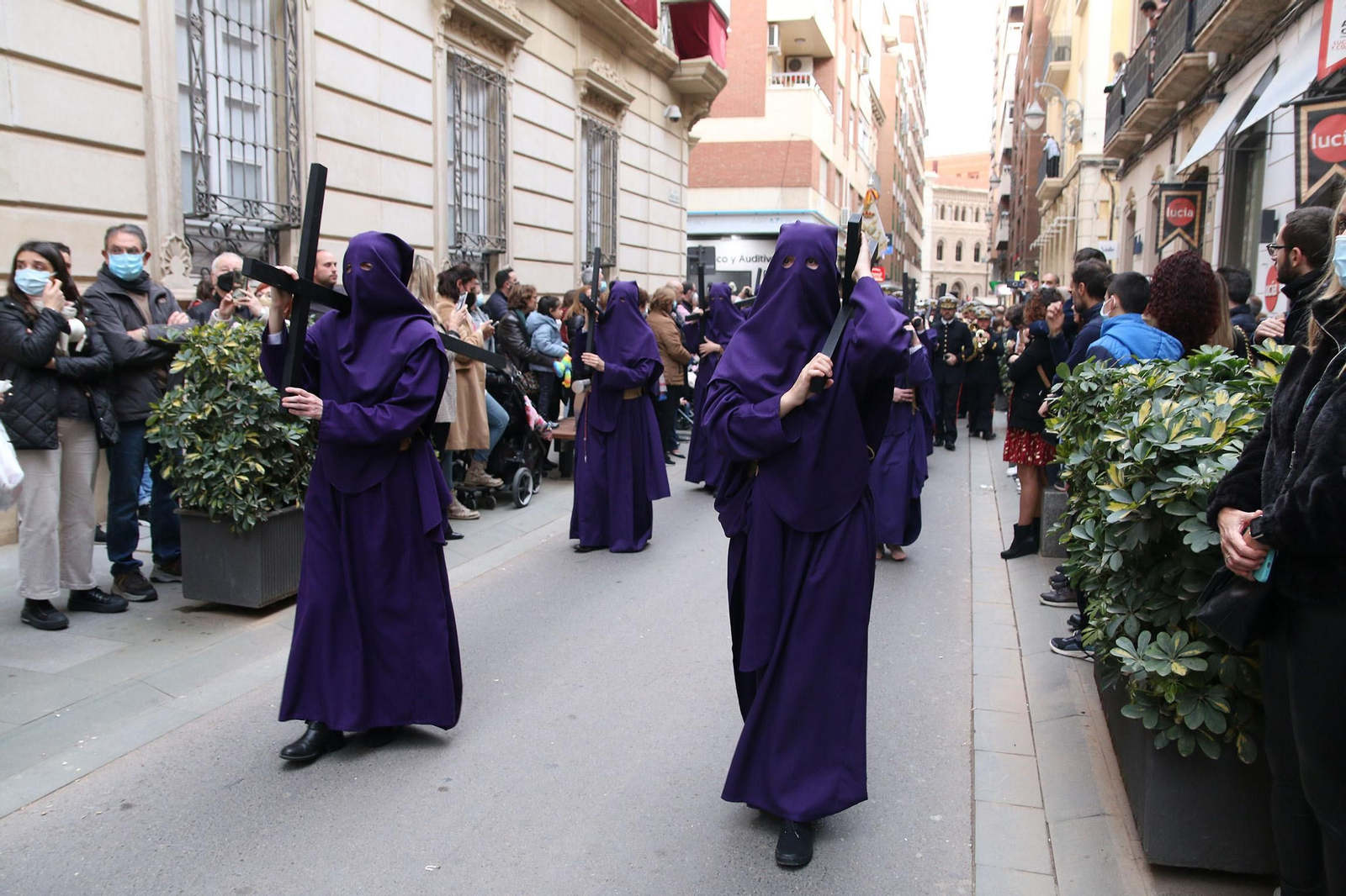 La procesión de las Angustias de Almería, en imágenes