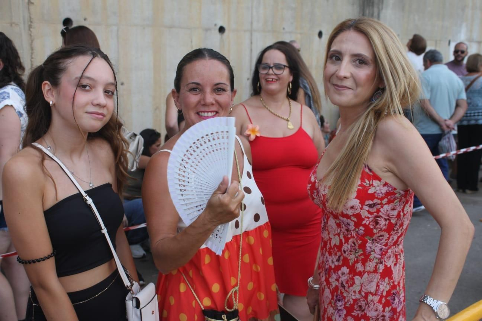 Búscate en el concierto solidario al que acudieron 10.000 personas en Ubrique