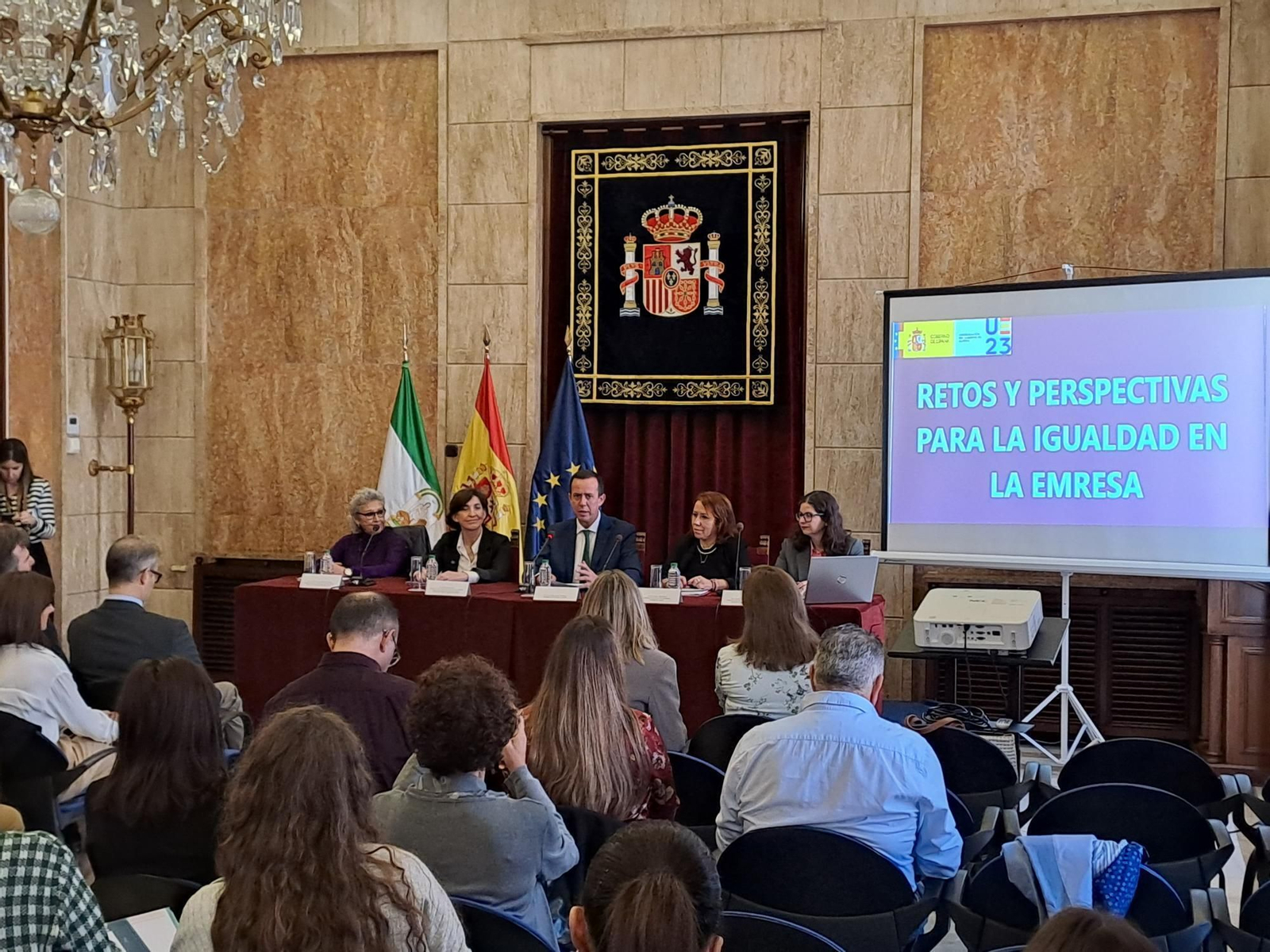 Celebración de la mesa redonda en la sede de la subdelegación.