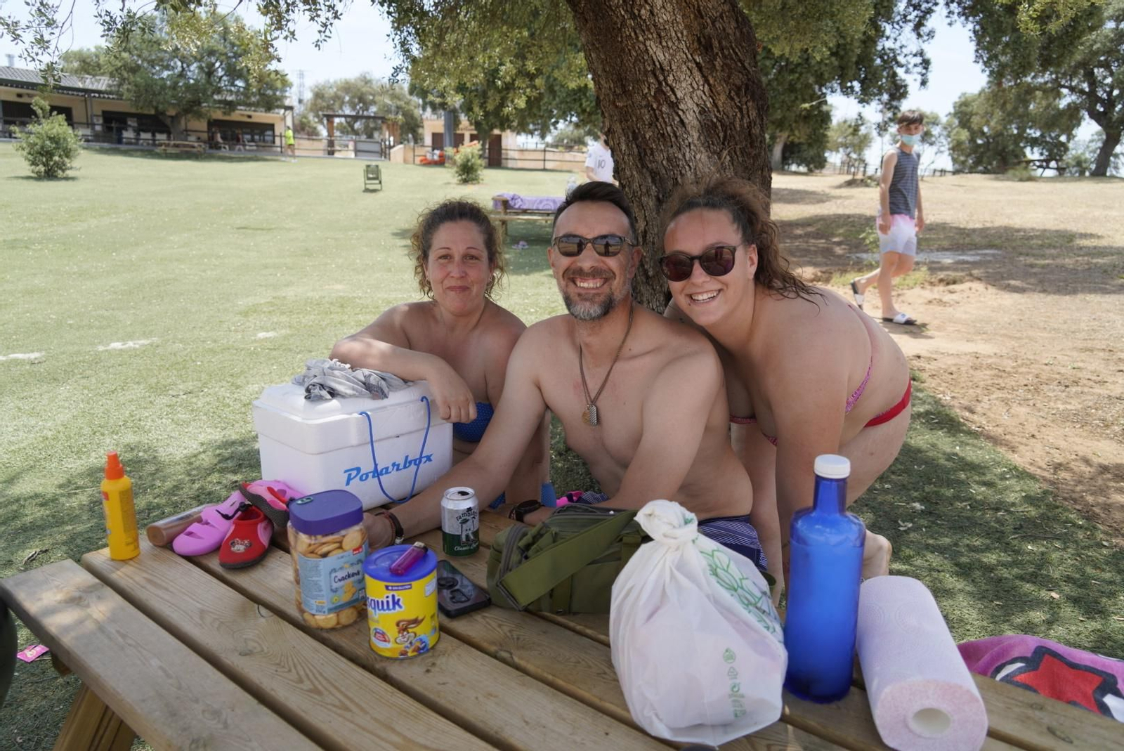 El inicio de la temporada de baño en la playa de La Colada, en fotografías