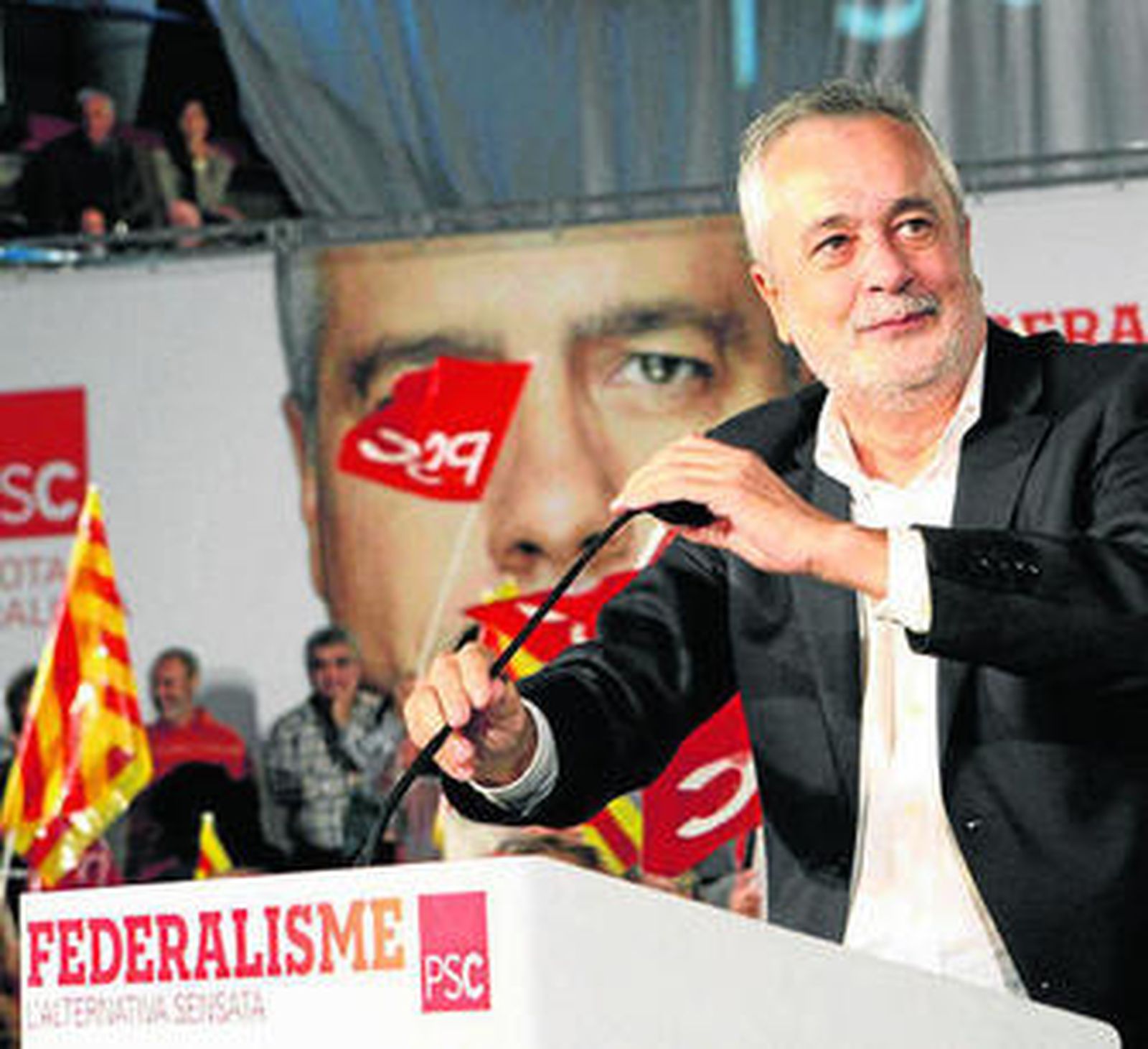 José Antonio Griñán, durante la campaña de las pasadas elecciones catalanas.