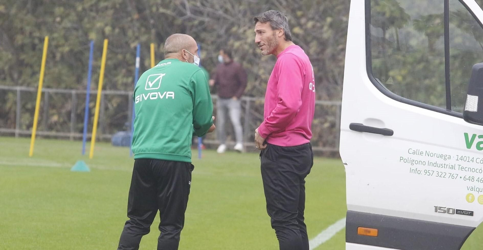 Sabas charla con Piovaccari al comienzo del entrenamiento de este martes.