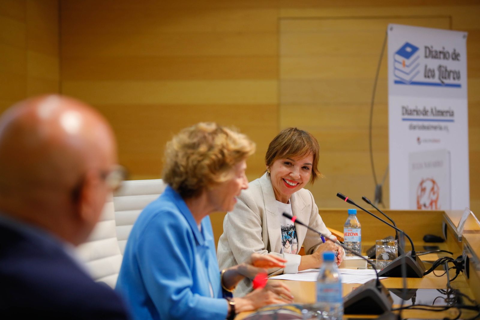 Imágenes de Diario de los Libros, con Julia Navarro