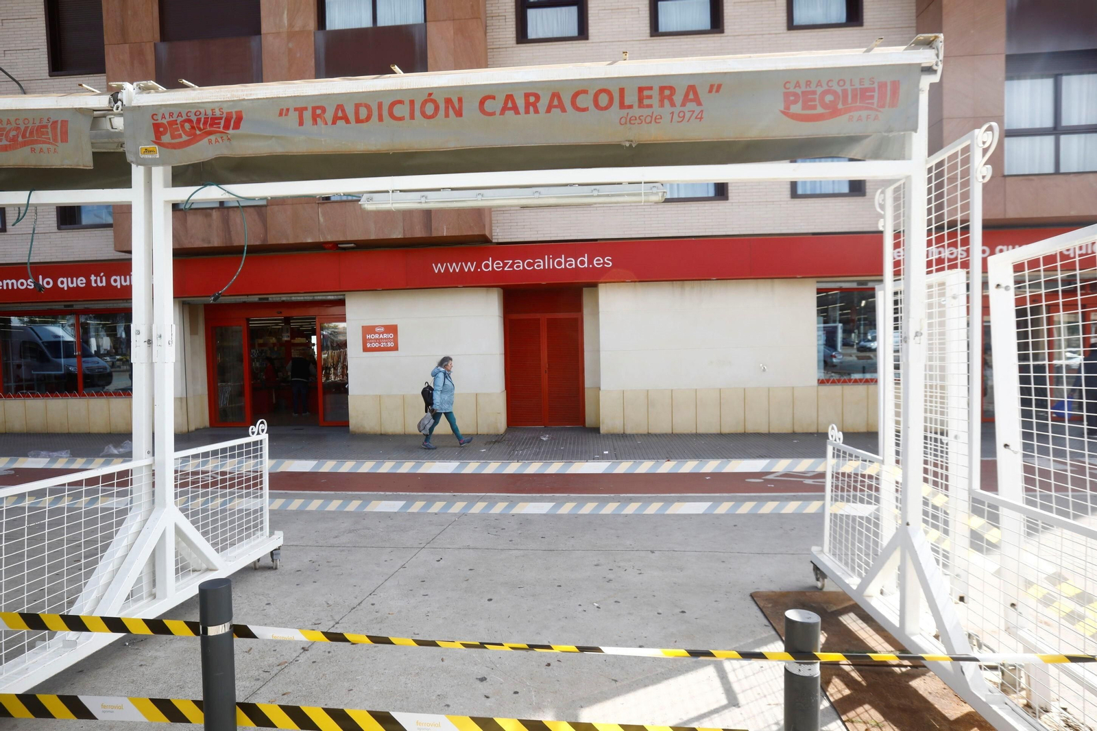 La instalación de los puestos de caracoles de Córdoba, en imágenes