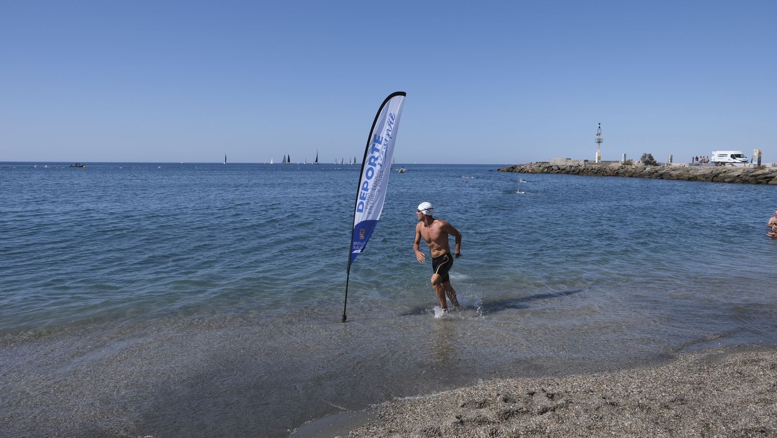 Imágenes de la travesía a nado de la Feria de Almería 2022