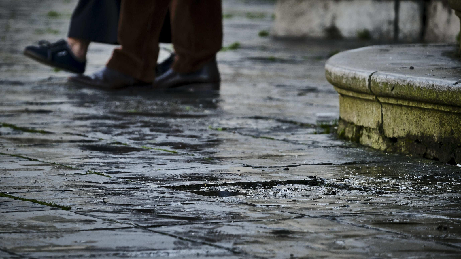 Estado del pavimento en plaza de la Catedral