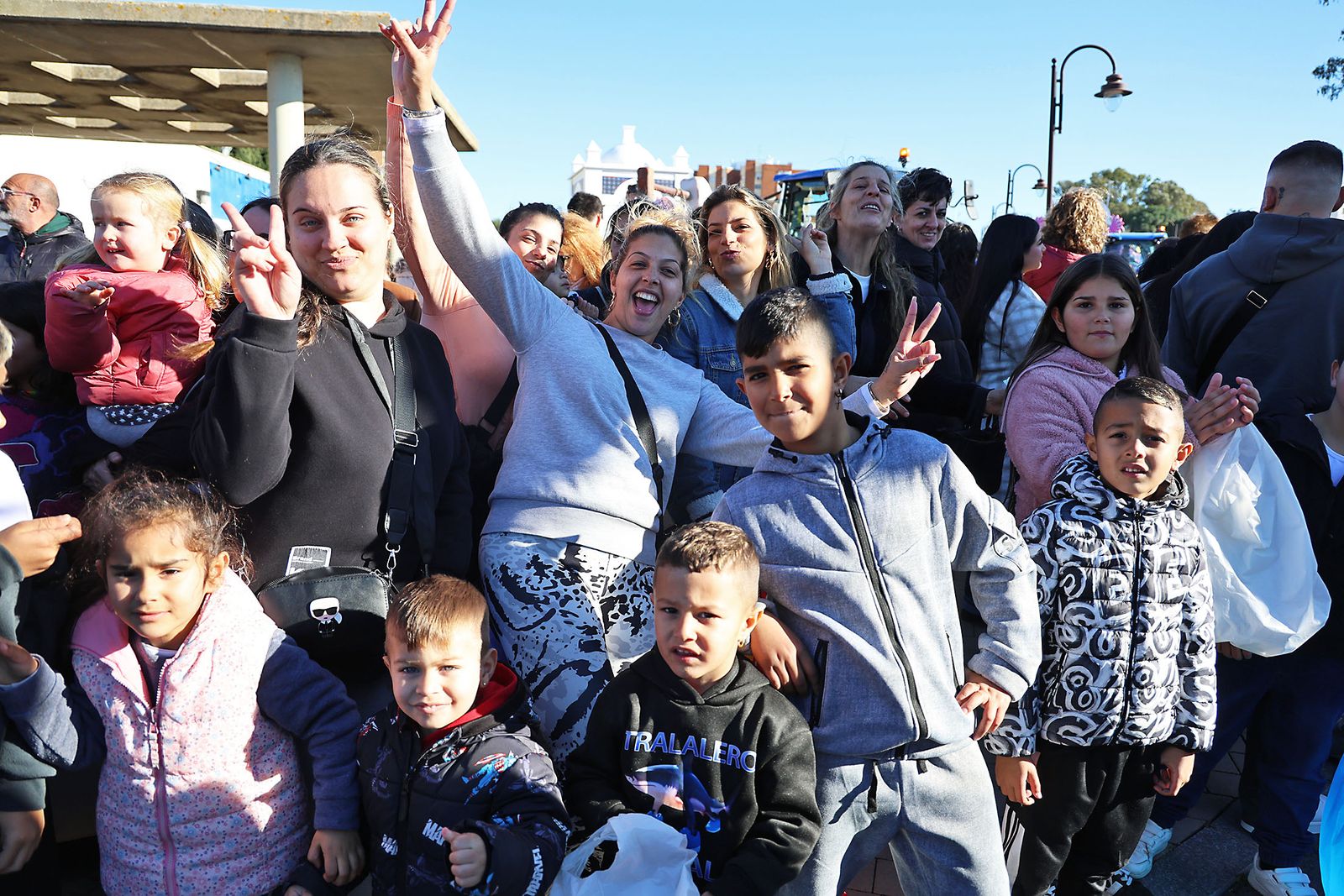 Las mejores fotografías de la salida y recorrido de la cabalgata de Reyes Magos 2026