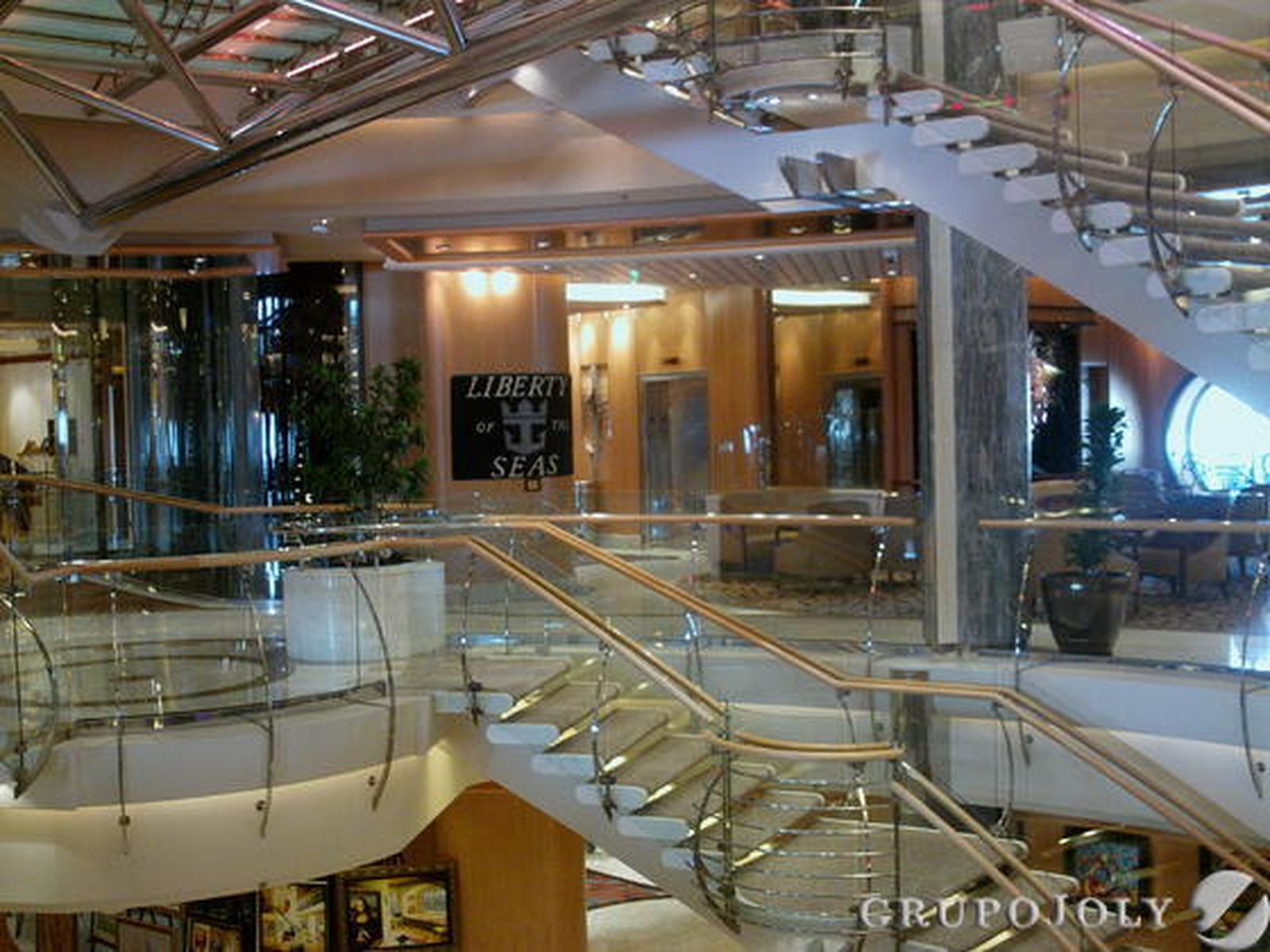 Imágenes del interior del crucero, una auténtica ciudad flotante

Foto: Rosa Gomez