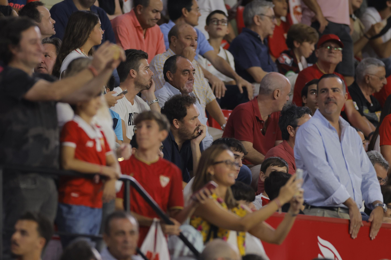 Búscate en las fotos del Sevilla-Rayo