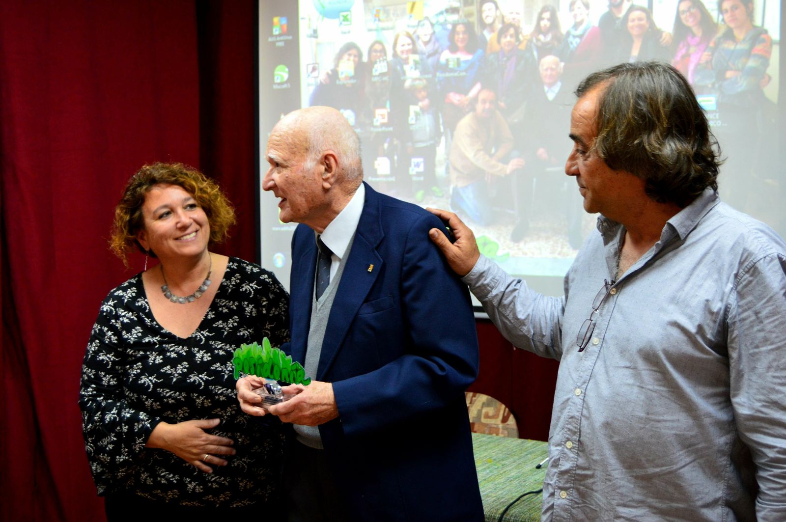 Gabriel Cara junto a miembros de la Asociación Posidonia en 2018.
