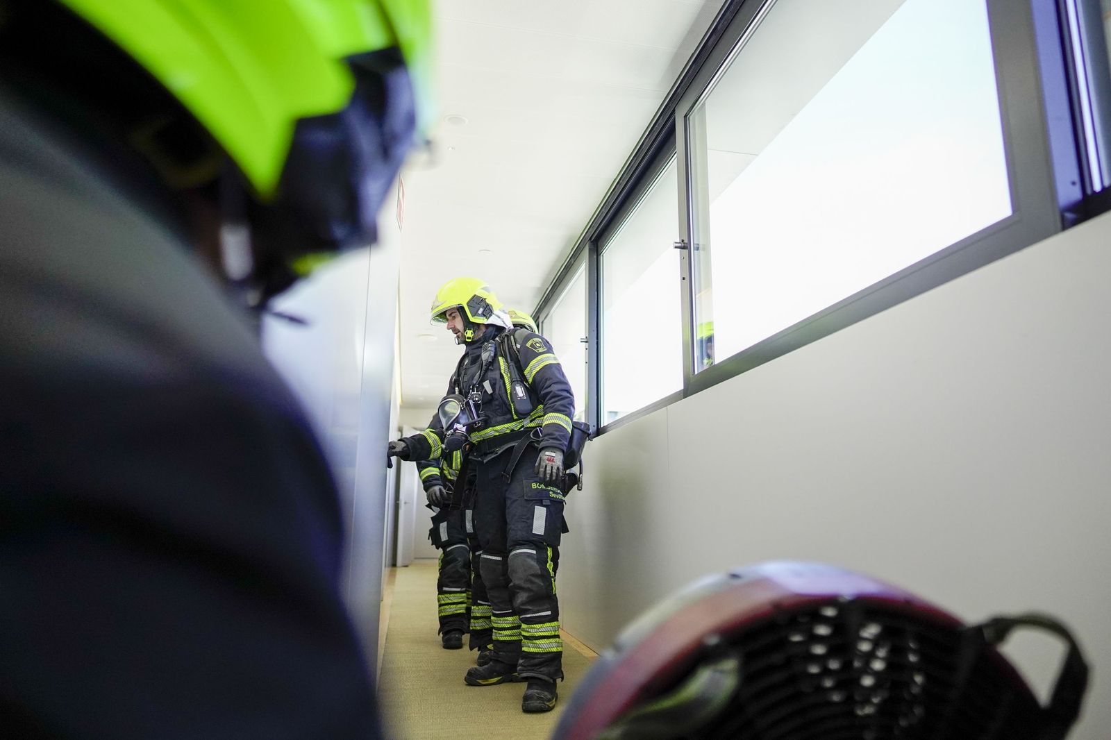 El simulacro de incendio organizado por el Servicio de Extinción de Incendios de los Bomberos, en imágenes