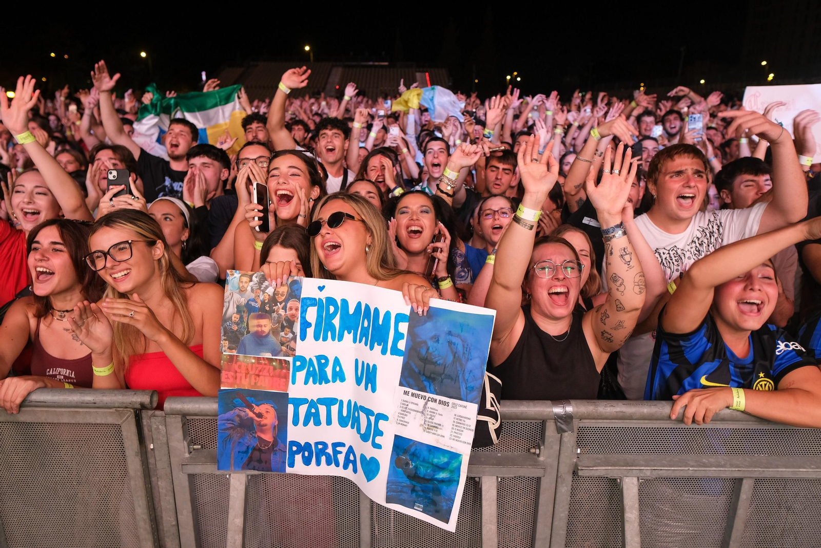 Concierto de Cruz Cafuné en el Cabaret Festival