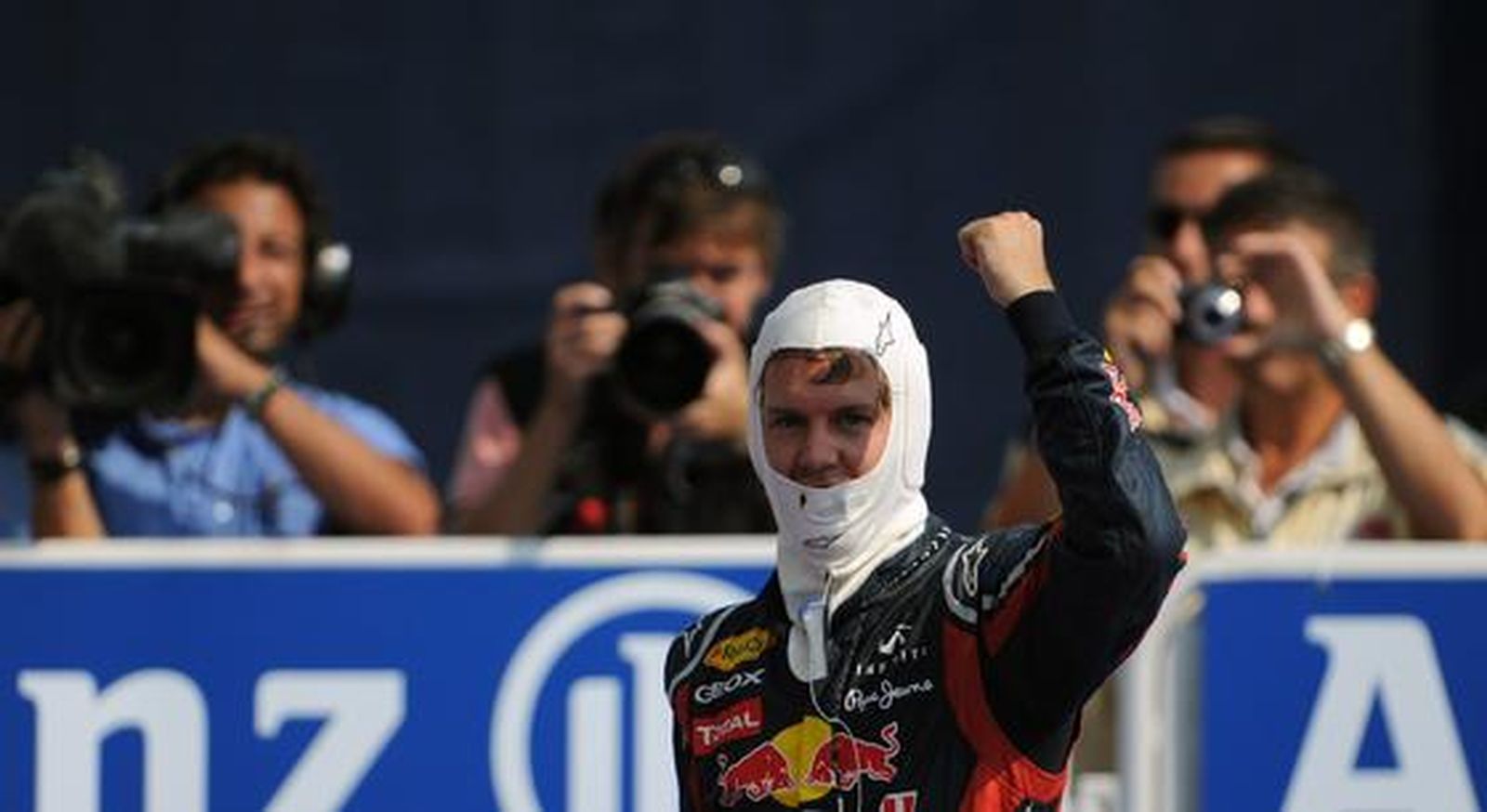 Vettel también gana en Monza y Alonso acaba tercero tras llegar a liderar la carrera. / AFP