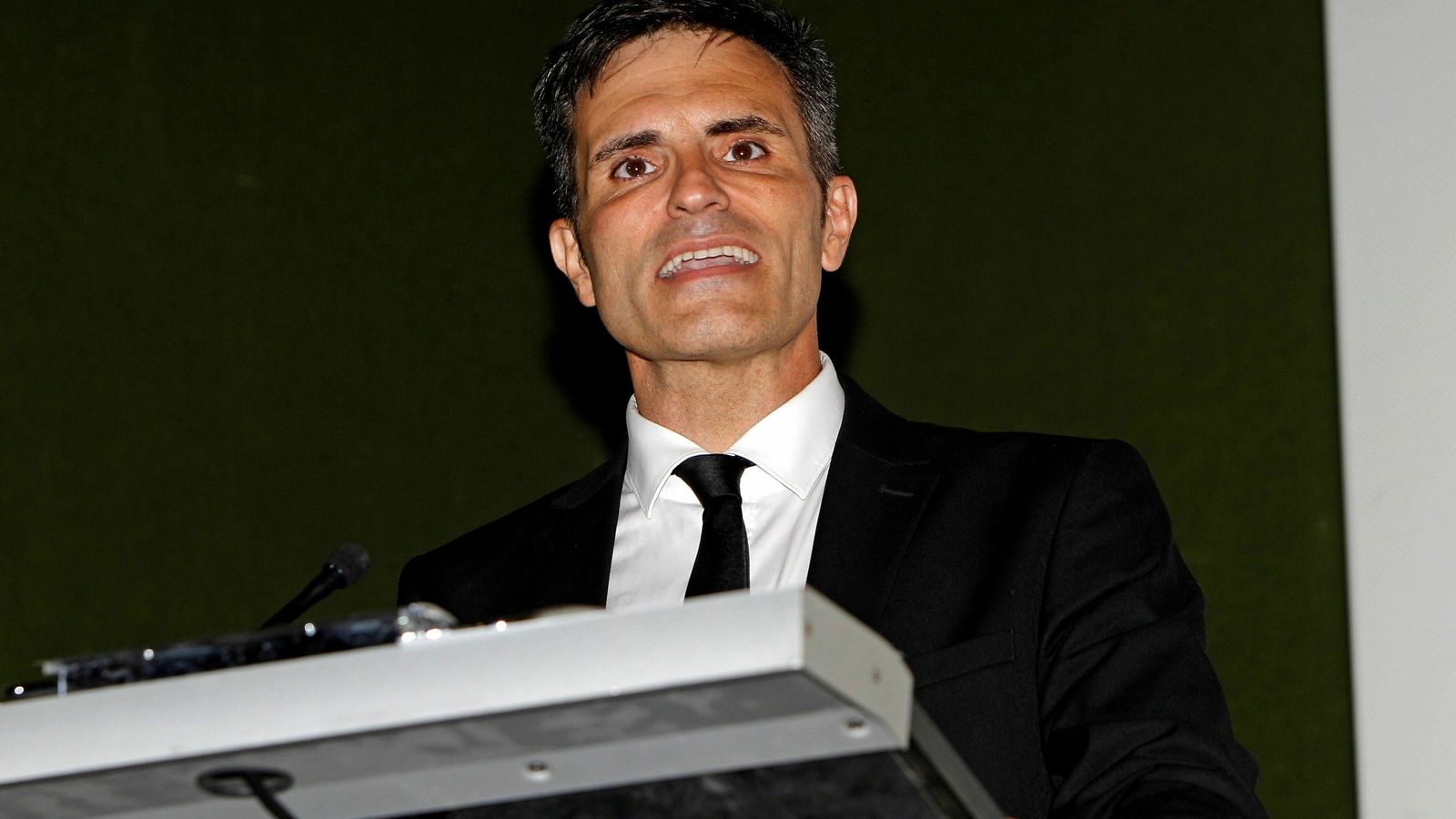 Luis Larrodera será el encargado de sustituir a Manel Fuentes en 'Atrévete' de Cadena Dial.