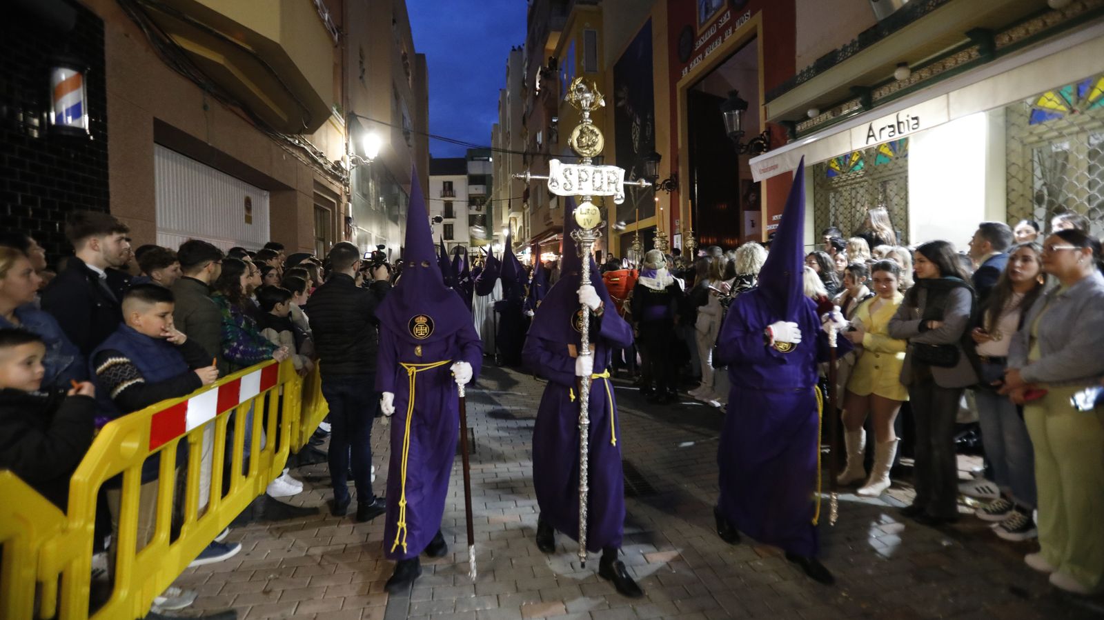 Fotos del Jueves Santo en La Línea: Perdón y la Salud, Gran Poder y Angustias