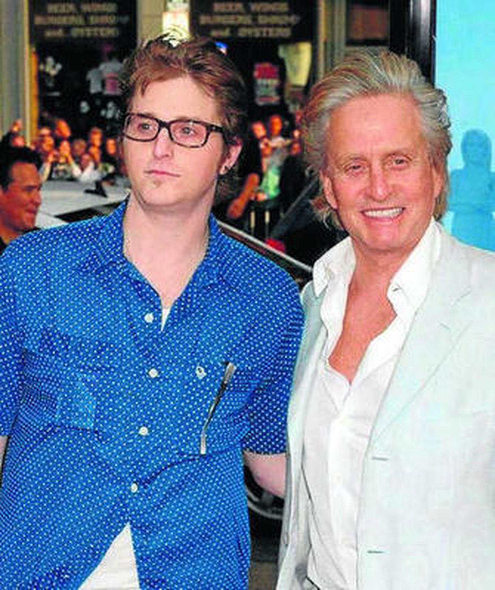 Cameron, con su padre actor, en un estreno.