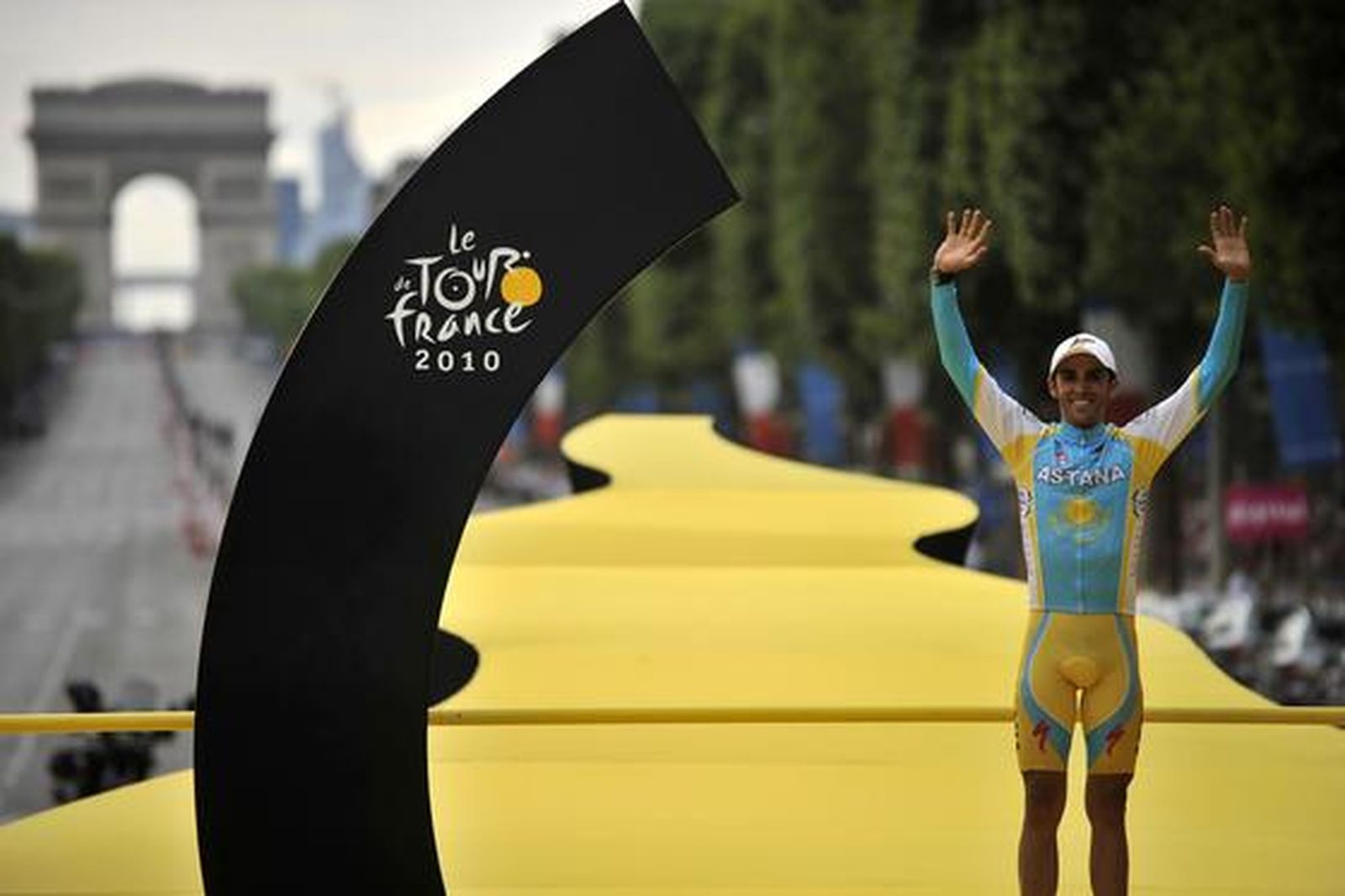 Contador, rey de los Campos Elíseos.

Foto: EFE/ AFP/ Reuters