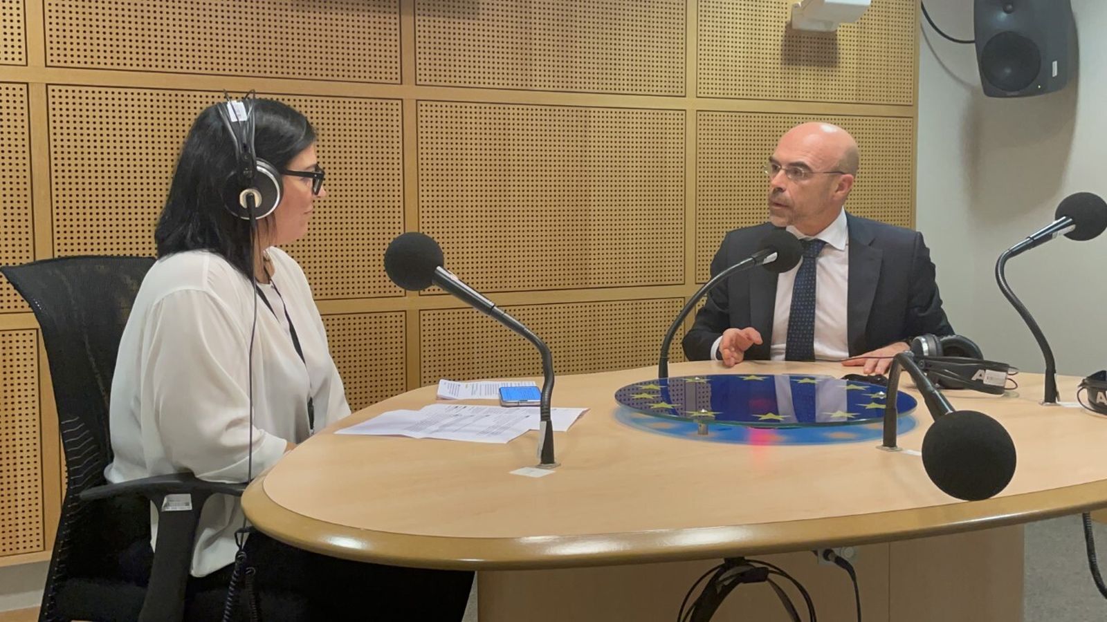 Una de las entrevistas realizadas a parlamentarios europeos.