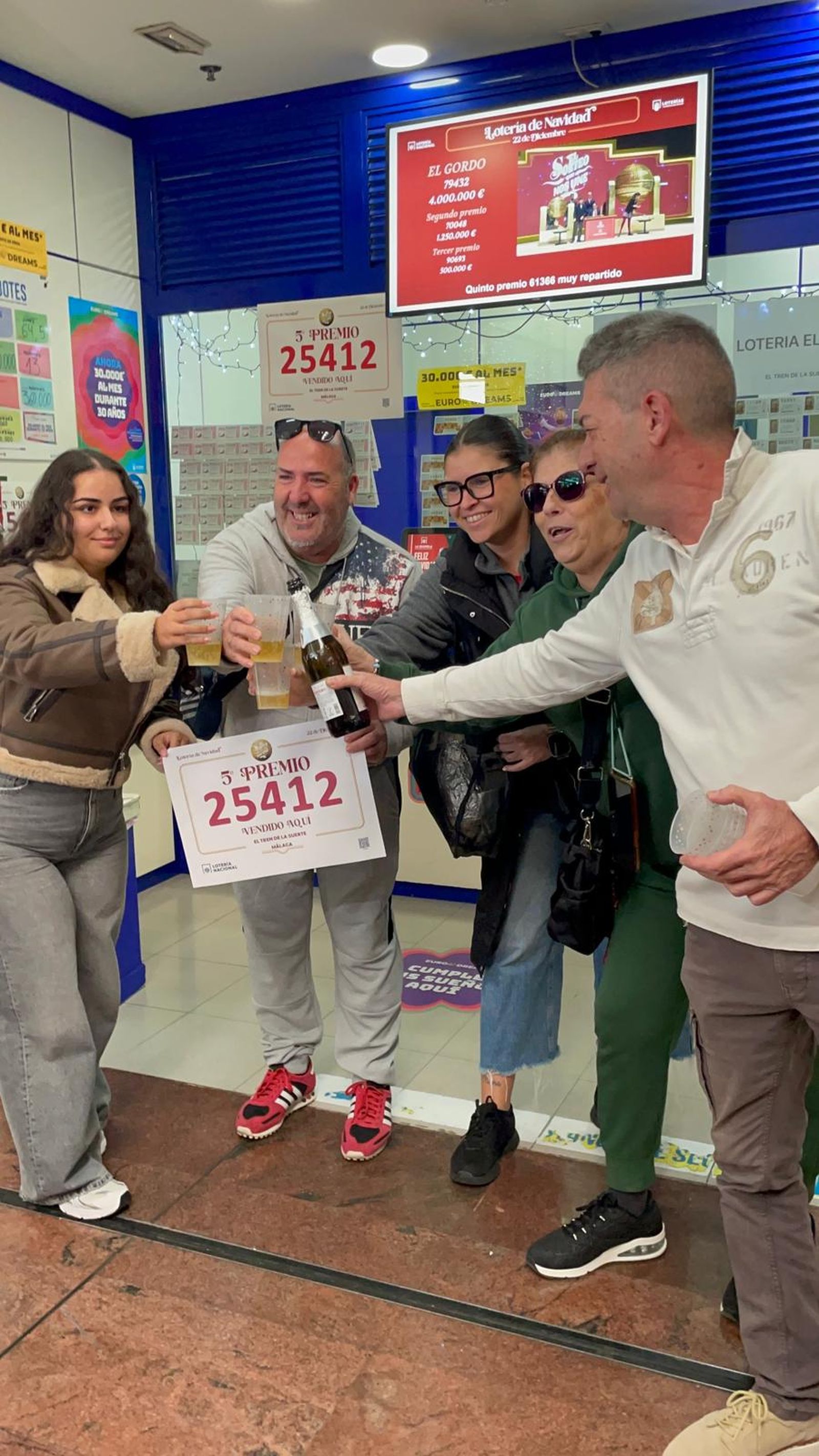 Celebración en la administración de Vialia.