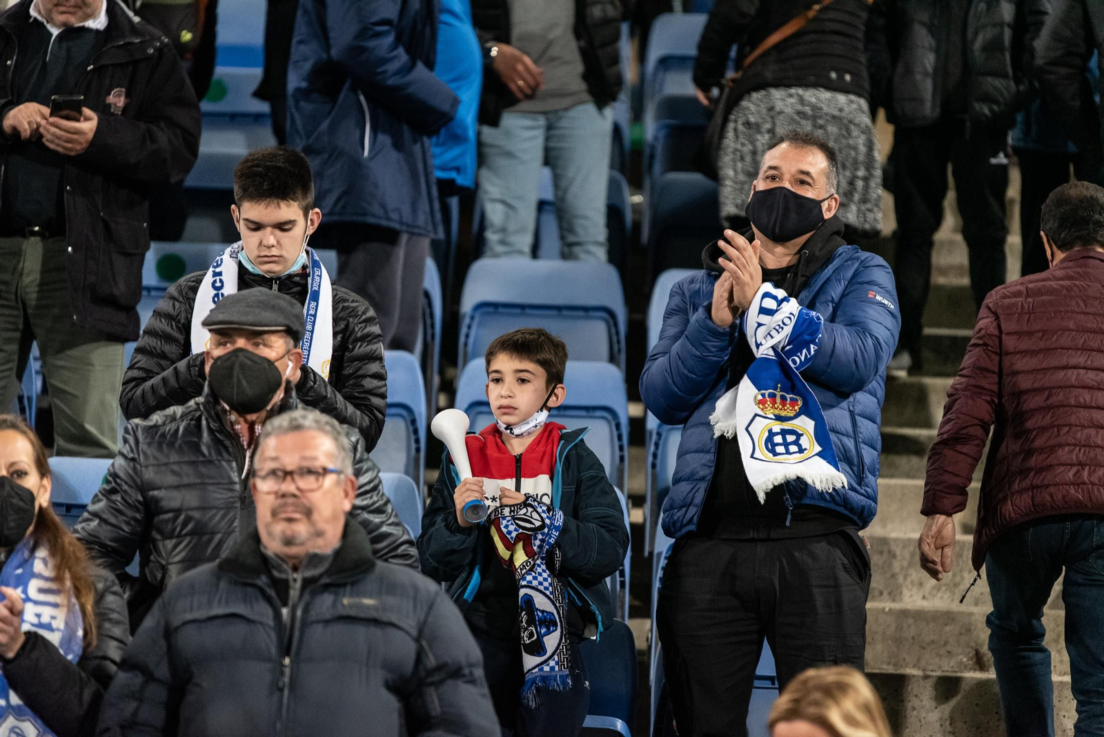 Imágenes del ambiente en las gradas del Recre - Conil