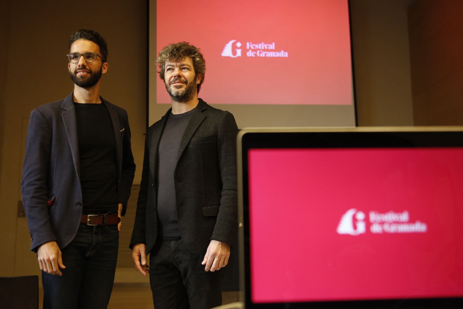 El diseñador, Josep Molina, y el director del Festival, Pablo Heras-Casado, presentaron ayer la nueva imagen corporativa del Festival.